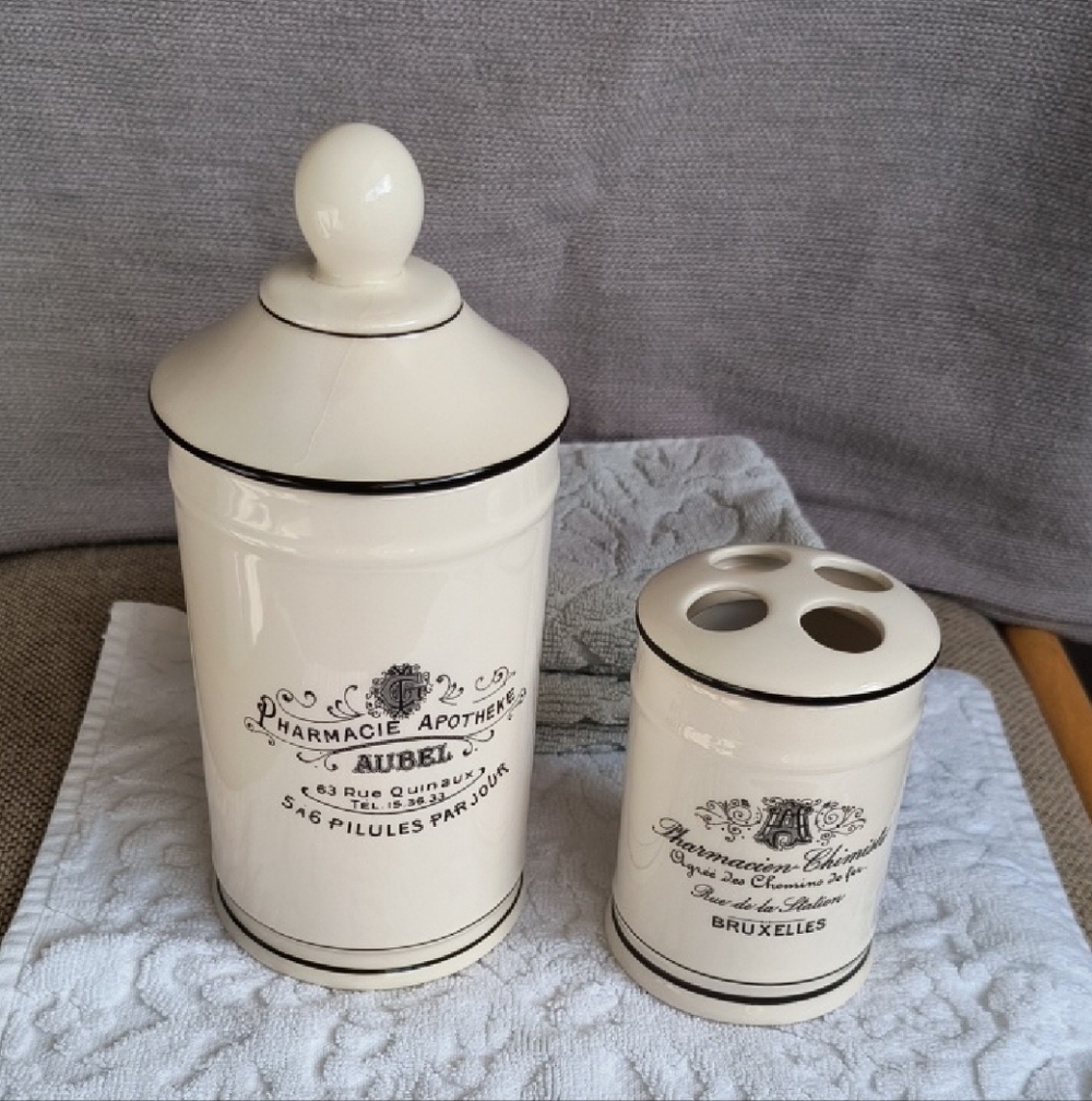 Pottery Barn Cream and Black Apothecary Bath Set - Picture 2 of 12